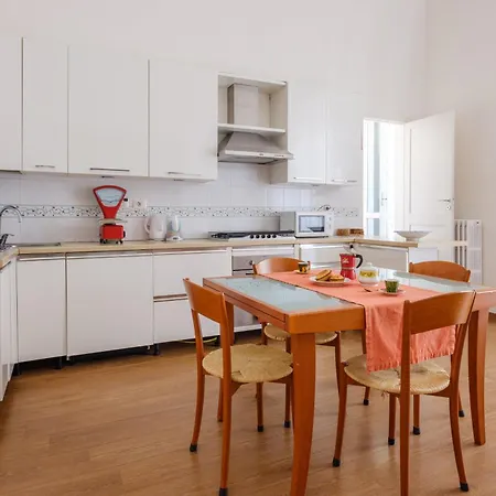 San Lazzaro Centro * Lecce